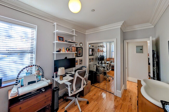 Building Photo - 34 Russell St