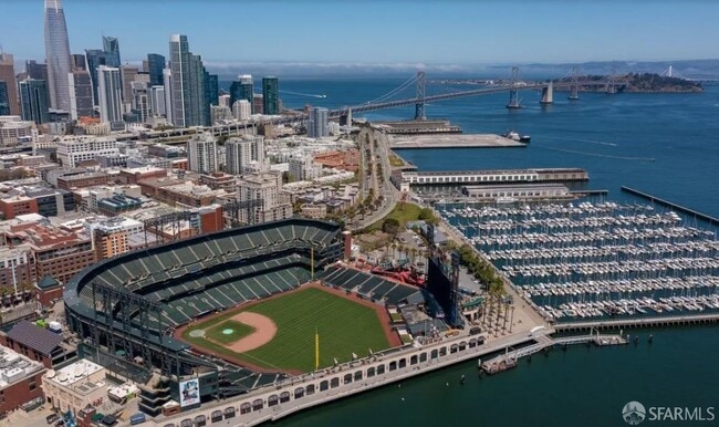 Building Photo - 1000 3rd St