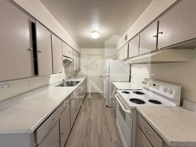 Building Photo - 4719 N 15th Ave