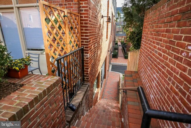 Building Photo - 2516 Q St NW