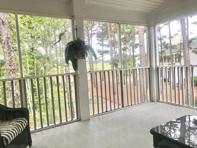 Building Photo - 3203 St James Dr SE