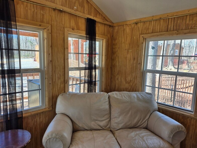 Building Photo - 500 S Winds Dr