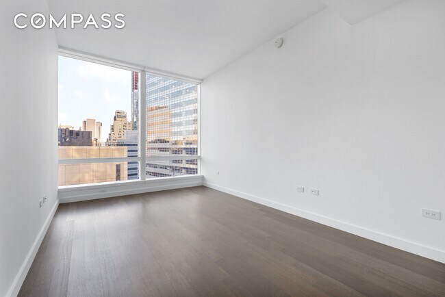 Building Photo - 111 Murray St