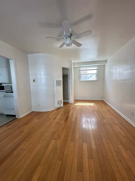 Primary Photo - 1737 N Sycamore Ave