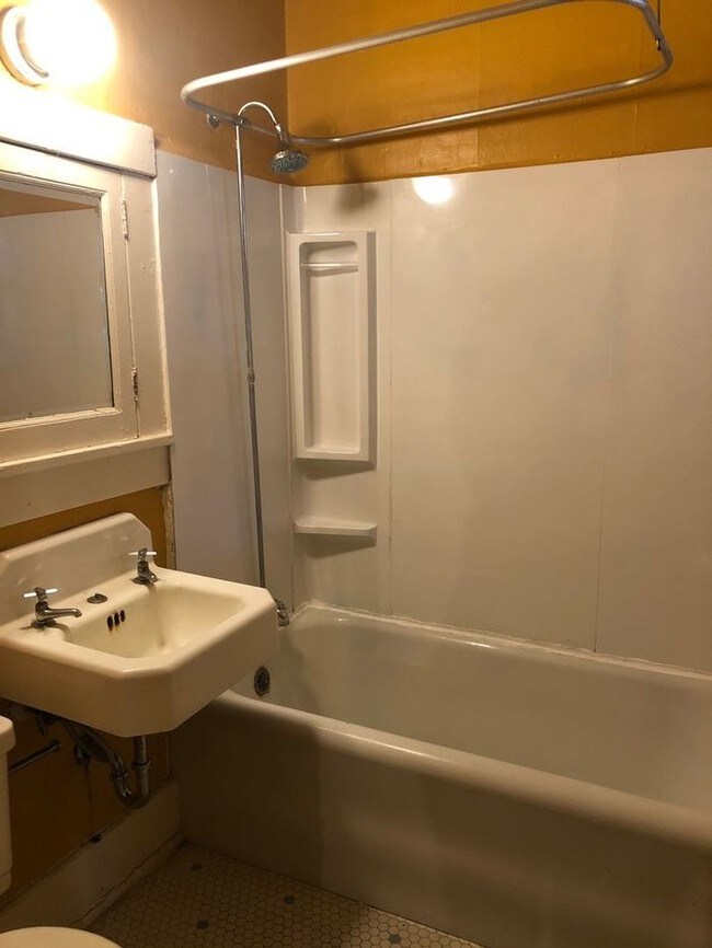 Building Photo - Vintage One Bedroom Apartment in Dundee