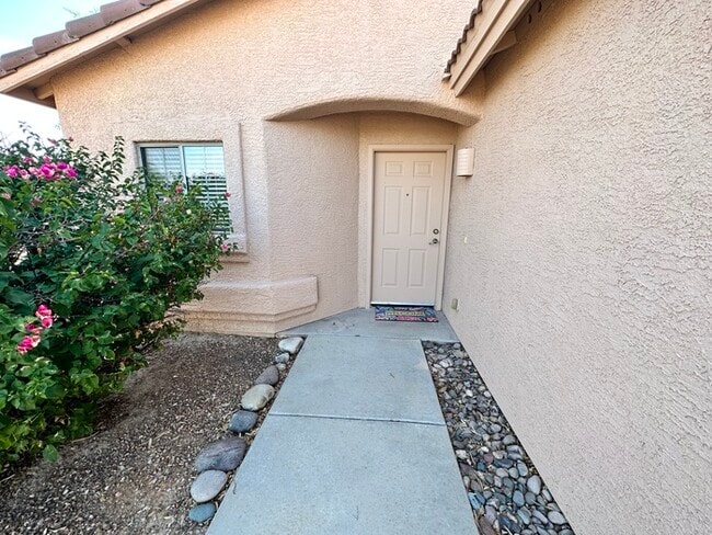 Building Photo - Charming Home