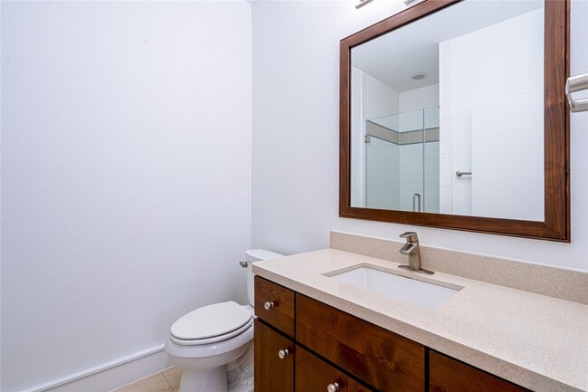 Building Photo - 5321 Lillian St