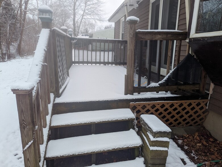 Building Photo - 212 Dewey St