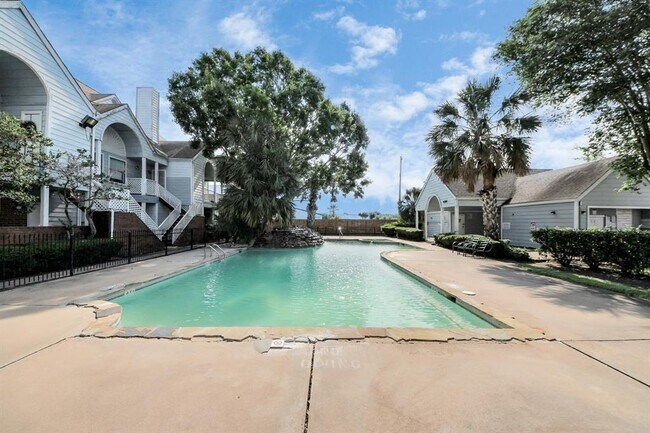 Building Photo - 14550 Fonmeadow Dr