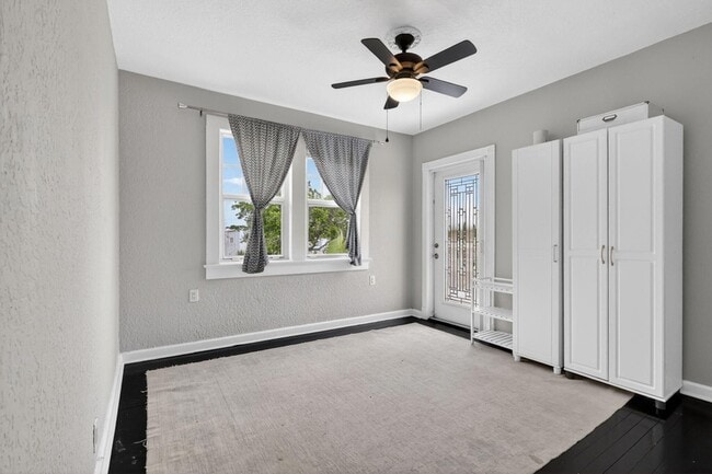 Building Photo - 412 El Prado