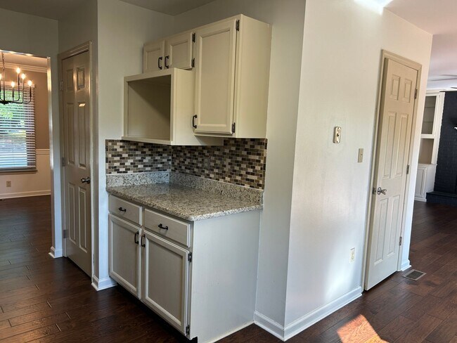 Building Photo - 4 Bedrooms with Finished Basement and Bonus Room!