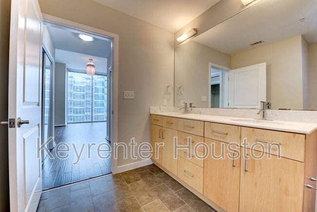 Building Photo - 5925 Almeda Rd