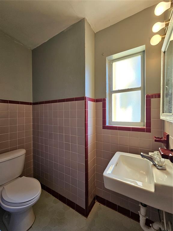 Building Photo - 1375 Drew St