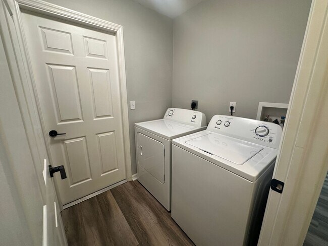 Building Photo - Short Term Rental- Seasonal - NE Cape Coral HOME