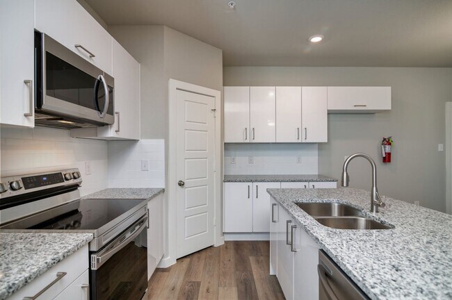 Building Photo - GORGEOUS 2 BEDROOM FOUR PLEX LOCATED IN MIDLOTHIAN ISD!