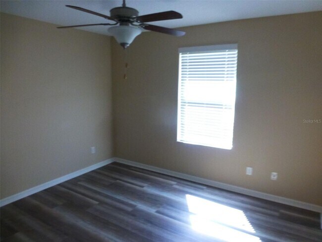 Building Photo - South Hampton Townhome