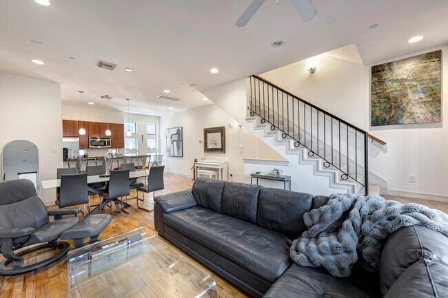 Building Photo - 1525 Birdsall St