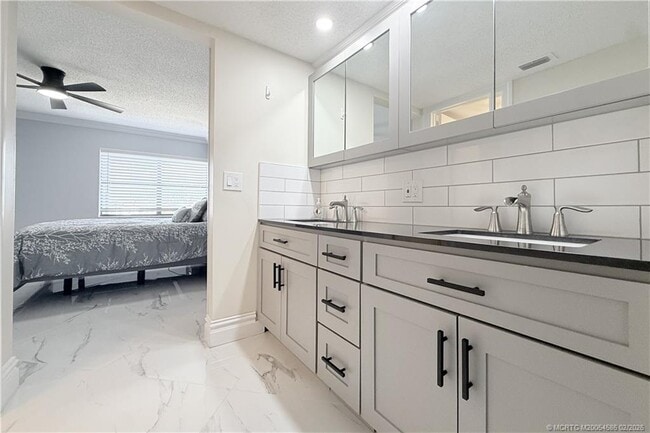 Building Photo - 1950 SW Palm City Rd