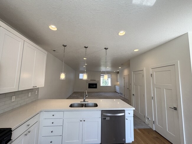 Building Photo - 3883 Komenda Ct