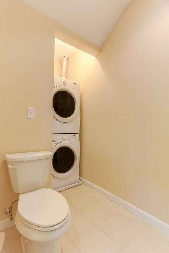 Building Photo - 51 Warner St