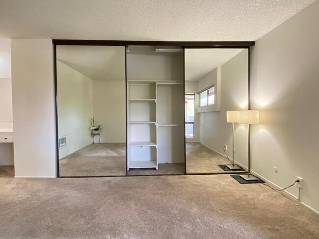 Building Photo - 355 S Los Robles Ave
