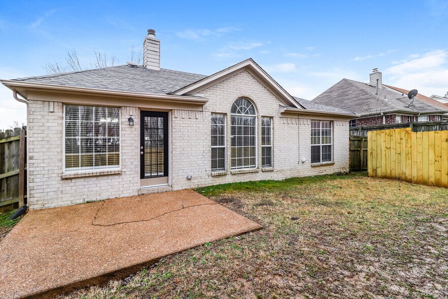 Building Photo - 7086 Lagrange Hill Dr