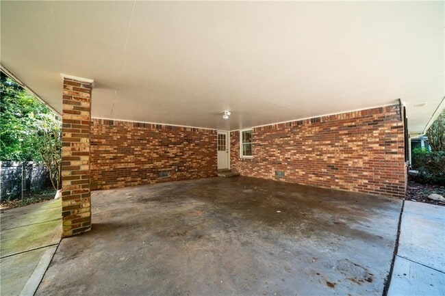 Building Photo - 1501 Diamond Head Dr