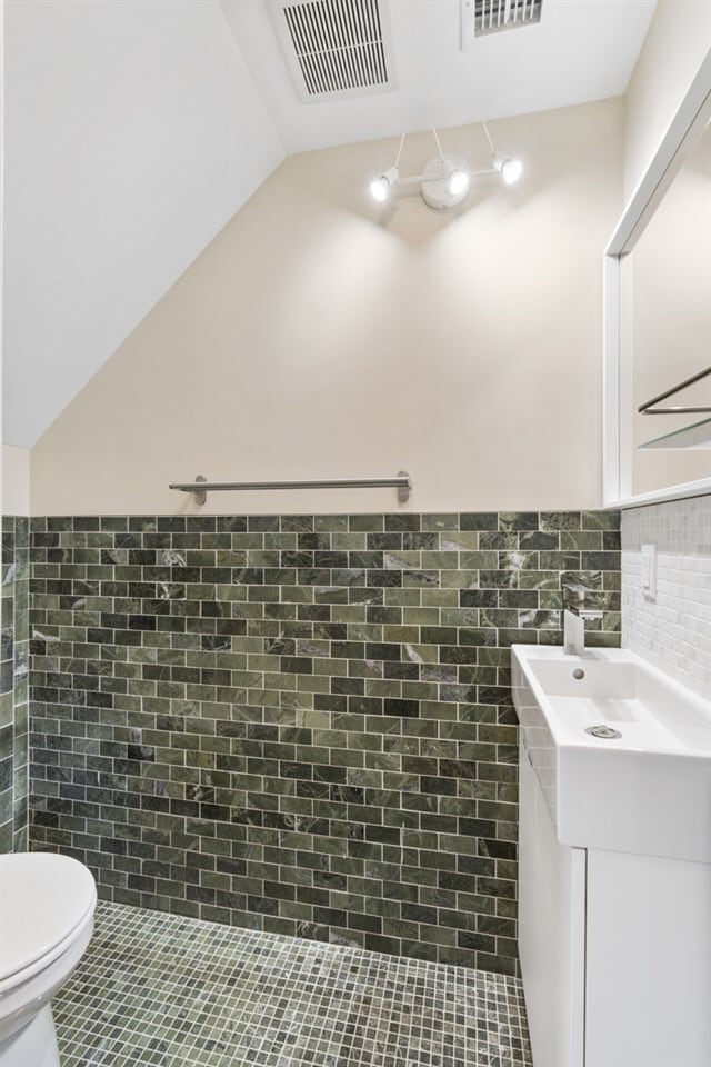 Building Photo - 585 Hoboken Rd