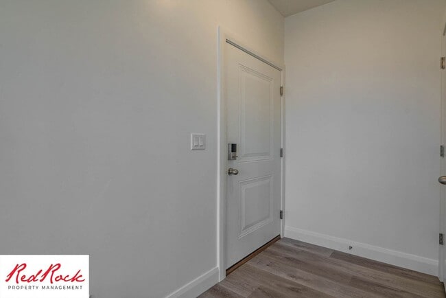 Building Photo - Spacious 3 Bedroom Unit in Desert Color With Pool & Lagoon Access