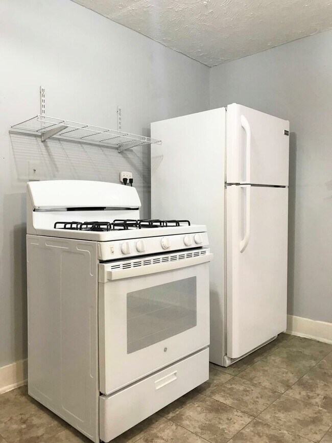 Building Photo - Clean 2 bedroom home