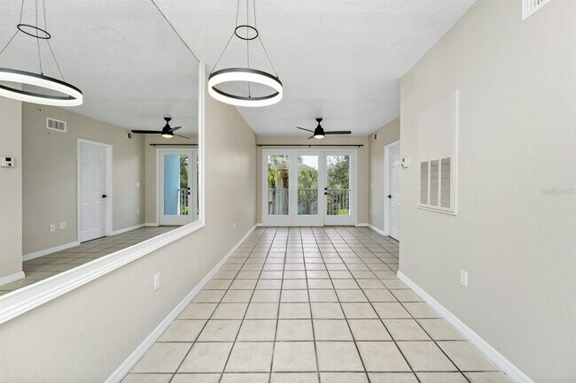 Building Photo - 2954 Sadina St