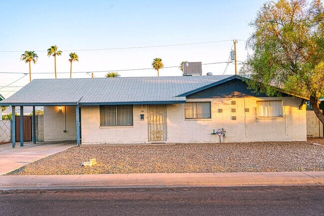 Building Photo - ASU Proximity Meets Comfort in This 4-Bedroom Tempe Home