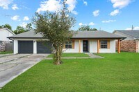 Building Photo - 406 Riverbend St