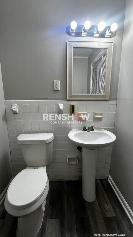 Building Photo - 2547 Courtney Dr