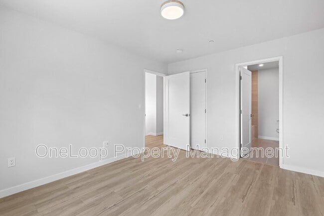 Building Photo - 6256 E Lake Dr