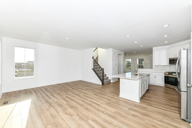 Building Photo - 9312 Clarendon Dr