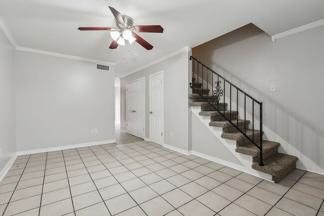 Building Photo - 904 St Julien Dr