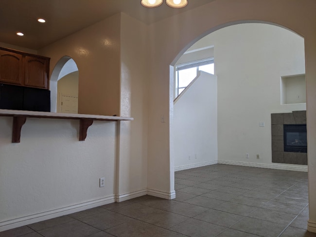 Building Photo - 1477 E Russ Way
