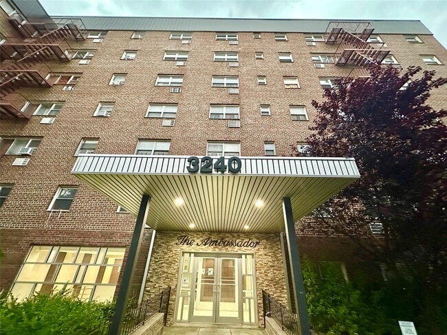 Primary Photo - 3240 Riverdale Ave