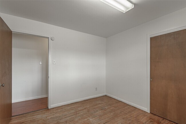Building Photo - 2528 Ave N 1/2