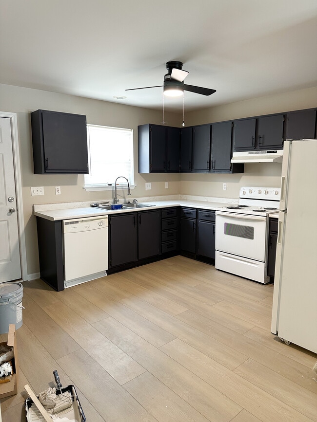 Building Photo - 10 Delta St