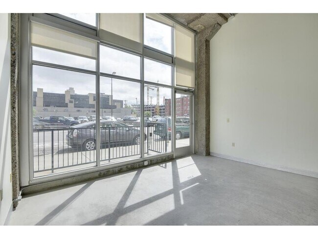 Building Photo - 521 S 7th St