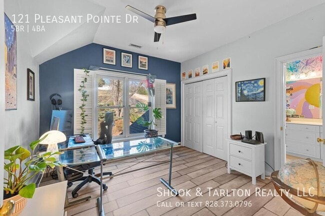 Building Photo - 121 Pleasant Point Dr