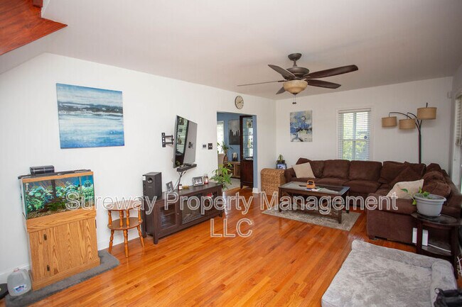 Building Photo - 417 N Warwick Rd
