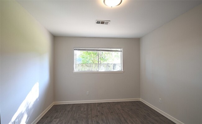 Building Photo - 9243 Friendship Rd