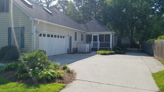 Building Photo - 7517 Lost Tree Rd