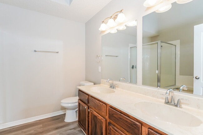 Building Photo - 204 Cornwall Ct