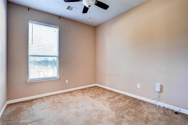 Building Photo - 907 Aft Valley Dr