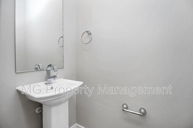 Building Photo - 2401 Euclid Ave