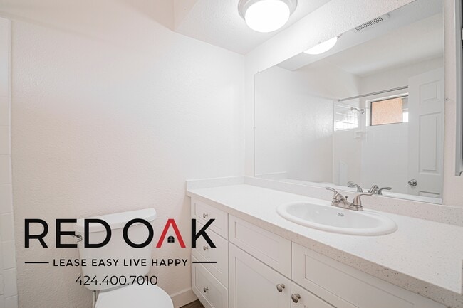 Building Photo - 855 S Citrus Ave